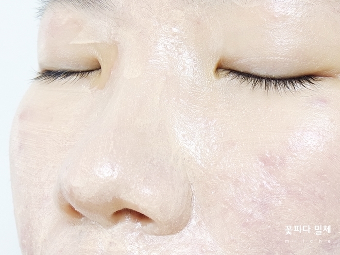 손으로 바르다가 너무 많이 발랐구나 싶더라고요....
저는 양조절하는게 가장 어려운거같아요ㅠ_ㅠ
