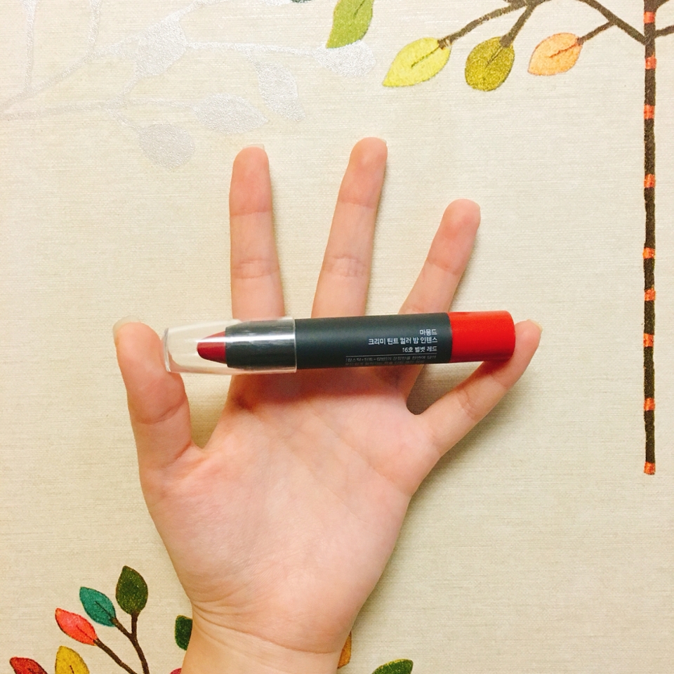 외관은 투명 뚜껑으로 되있고 흰색으로 제품명이 써있습니다