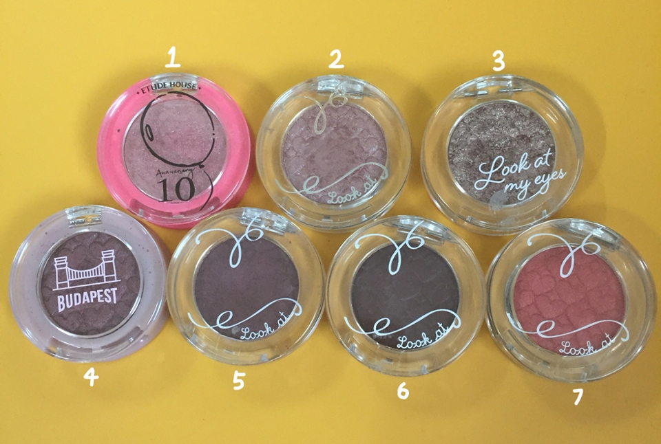 밝은 계열 섀도우들! 할 말 진짜 많은데 140자 제한ㅠ
개인적으로 6번 색이 예뻐서 쓰고싶은데 발색이 똥구림..1,2,3번은 개인적으로 눈 밑 애교살에 발라도 예쁘더라구요.👍🏻 5번 경우에는 제가 가장 좋아하는 버건디 섀도우에요.💕