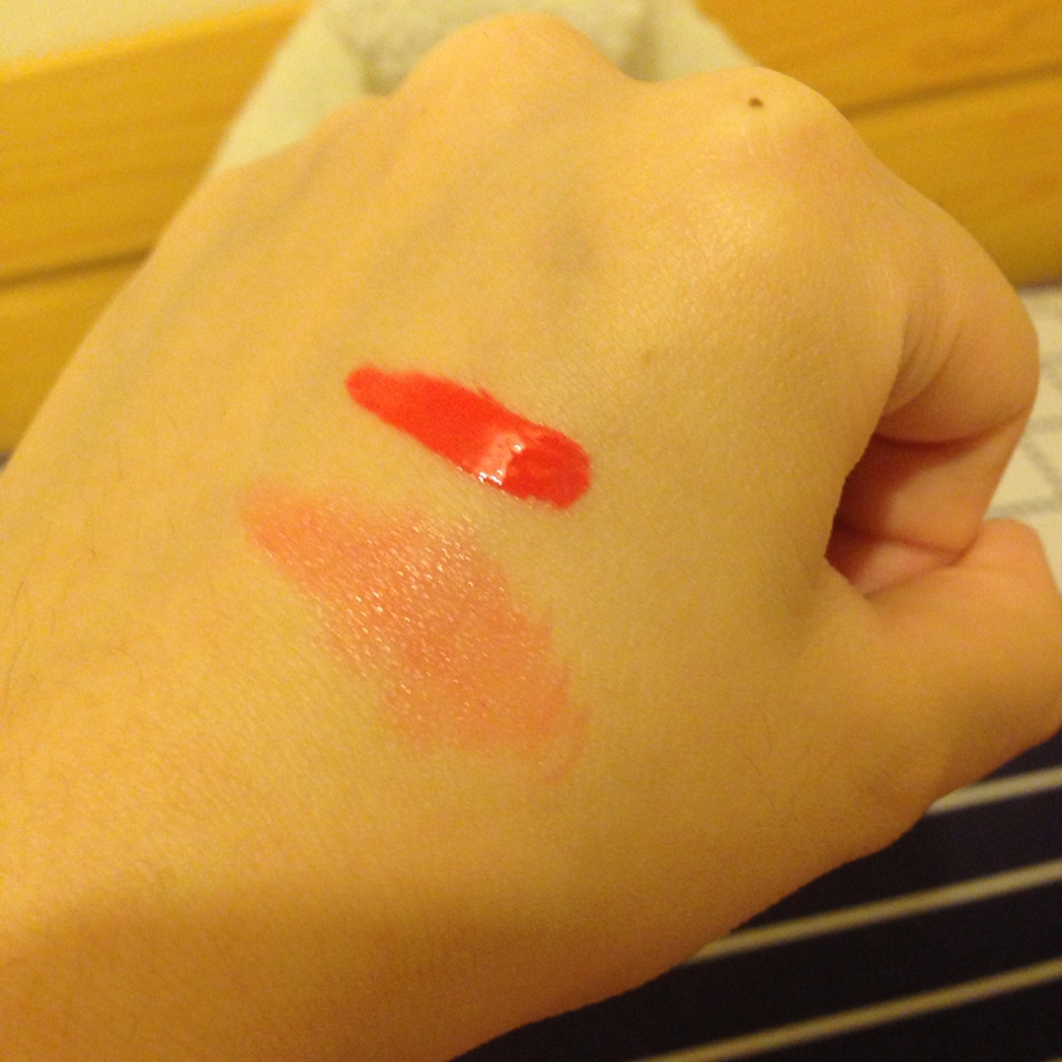 試色 上面是直接塗 下面是推開過的
重點是我上面只有塗一層！超級顯色飽和！😍