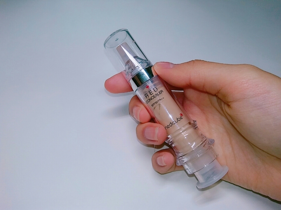 마치 내 여드름을 다 케어해줄 것 같은 케이스의 주사기...!!