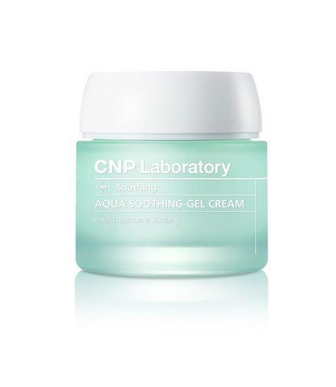 2. 차앤박(CNP) 아쿠아 수딩 젤 크림 80ml / 세일가 2만원대

바르면 엄~청 시원하면서 알콜성이 꽤나 느껴지고
셀퓨전씨 수분크림보다 좀더 겔 타입의, 약간 겉에 코팅하는게 더 많이 느껴지는 제형이에요.

자극이나 트러블 전혀 없었구 시원해서 여름에 사용하기 좋아요.
알콜이 꽤 들어가서 시간이 지나면 살짝 건조해지는데
그래도 이 정도면 애초에 수분감이 많아서 올리브영에서 파는 수분크림 중에는 가장 좋았어요. 
아직 안 써본 제품이 있다면 보타닉힐보 수분크림도 좋다고 들었는데 안써봤네요ㅎㅎ
