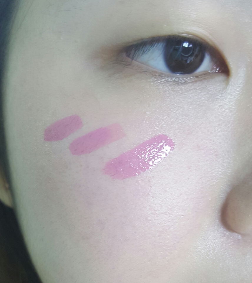 양이 가늠이 안되어 소심하게 발라서 그런지 발색이 너무 약한것 같아 한번 덧발라 주었어요