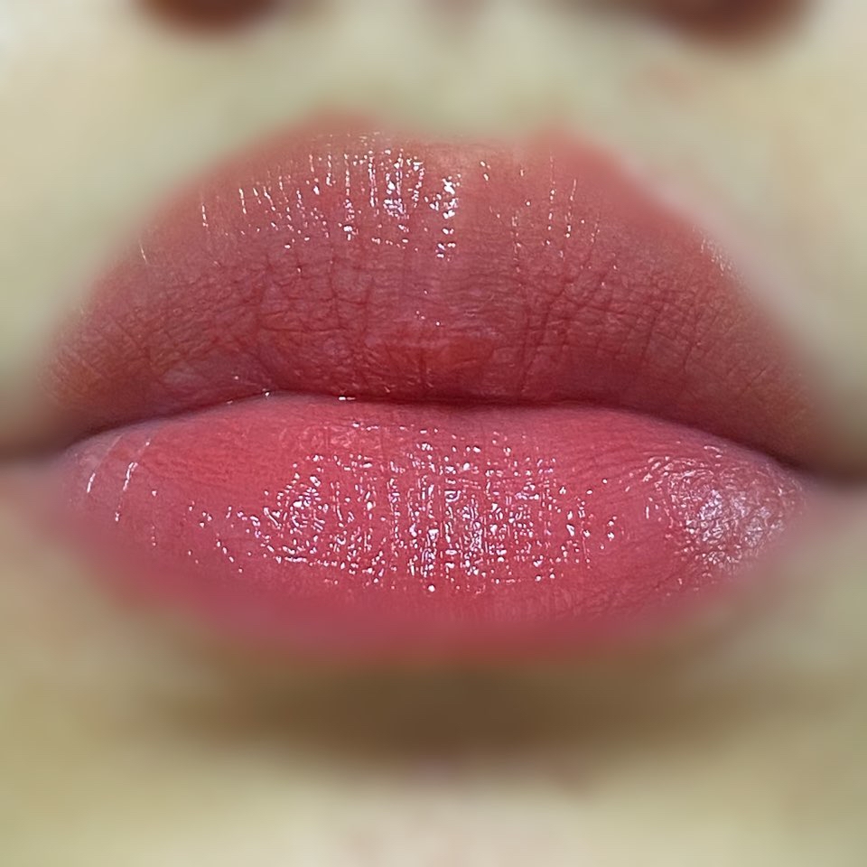 롬앤 리치코랄 💗

유일한 촉촉립이에요 ☺️

핑크코랄 느낌이라 봄웜분들 여름쿨분들 생얼립으로 예쁘더라구요 😉❤️