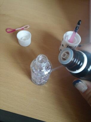 좋아요 부어 보겠습니다... 한두 방울 가지곤 안되잖아...? 그래서 전 총 15방울 정도 떨어뜨렸습니다. 에뛰드 미니 한정판이 작년에 나온 거니 오래도 썼네요...ㅎㅎㅎ 그래서 많이 필요했나 봅니다.