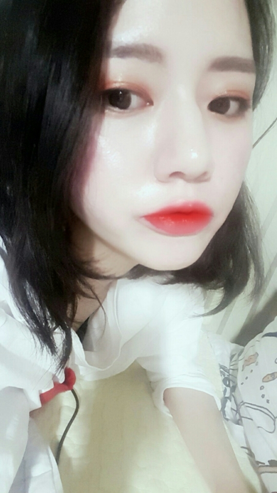역시 립은 그라데이션이 짱인듯ㅎㅎ올 봄 통통 튀는 오렌지 메이크업 괜찮은것같아요 은근 자주하고 다닐듯ㅎㅎㅅㄴ