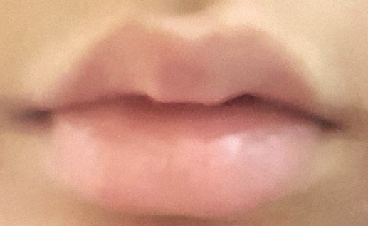 아무것도 안 바른 맨 입술