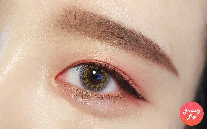 간단하지만 코랄한 느낌의 아이메이크업과 렌즈와의 조합이 다했다고 할 수 있는 아이메이크업인데용!