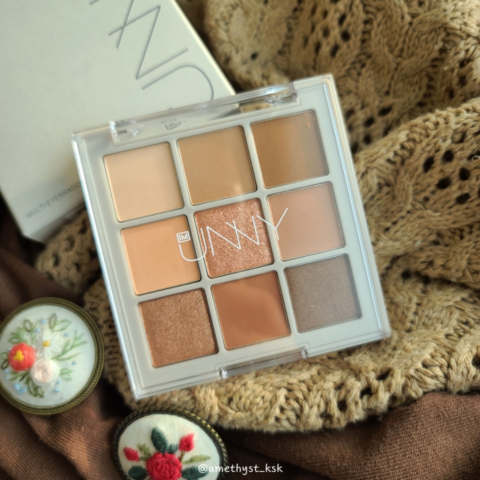 1번컬러(맨 상단 왼쪽)가
정말 연한 컬러이고,
두번째 줄도 연한 컬러들이 있어서
발색이 약할거같아서
첨엔 사실 기대가 적었어요..ㅠㅠ

이뻐도 내 눈에 티가 안날거 같다고..







