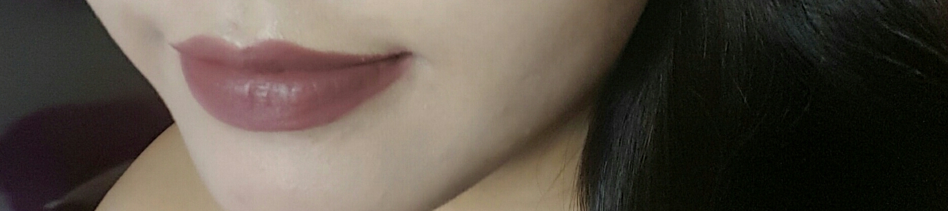 제 입술에 발색샷이에요