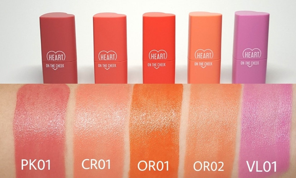PK01 스트레시
톤다운된 핑크색상이에요
볼에 올리면 맑고 분위기 있게 표현돼요

CR01 부야!
금펄이 콕콕 박힌 코랄색상이에요
상큼한 코랄색상이 볼을 화사하게 밝혀줘요

OR01 빕빕
쨍한 오렌지 색상이에요
웜톤분들이 바르면 상큼하게 예쁠것 같아요

OR02 치키타
금펄이 콕콕 박힌 뽀얀 오렌지 색상이에요
쨍한 색상이 부담스러운 분들이 바르면 좋을 것 같아요

VL01 티엠아이
핑크빛이 도는 보라색이에요
볼에 바르면 핑크가 더 감도는 색상이에요