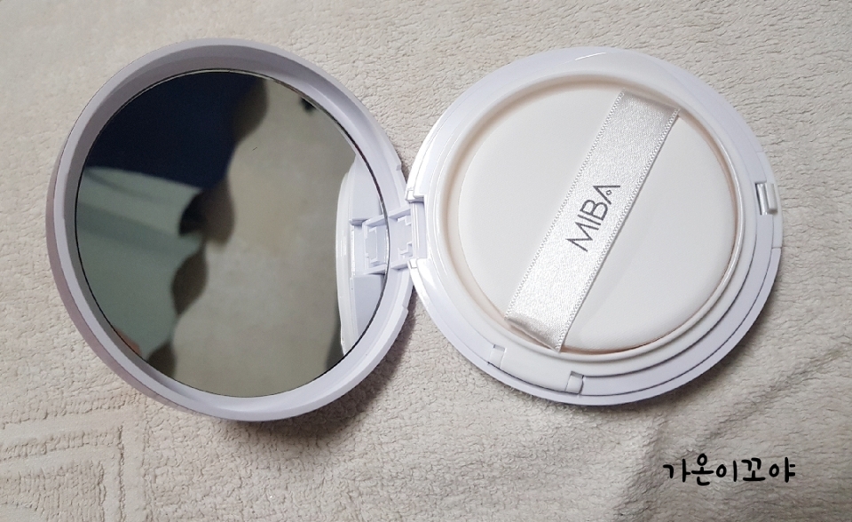 대왕쿠션 처음인데 짱좋은거 같아요.
열어보니 거울도 엄청 커요.
