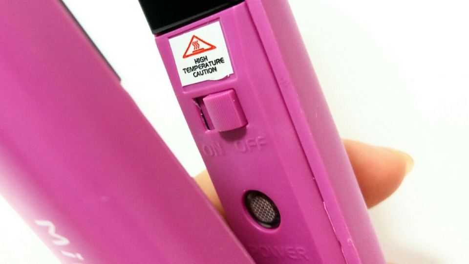 이렇게 on/off 스위치도 있고 밑에 on 스위치를 켜면 불이 들어오는 센서? 까지 있는걸 보실 수 있습니다!