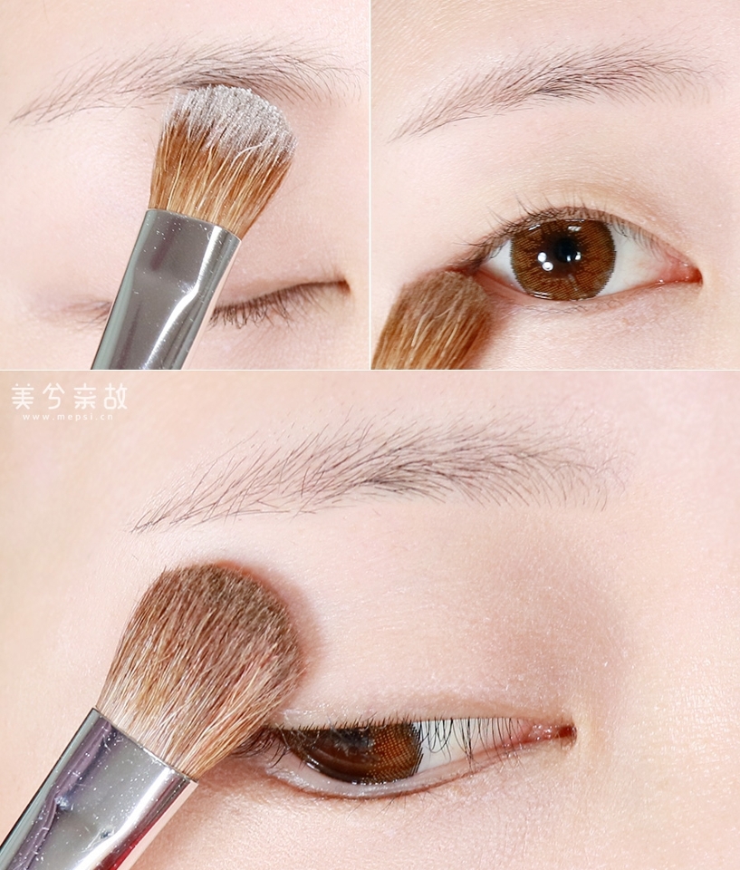 

두껍고 도톰한 브러쉬에 기름종이 파우더를 묻혀 눈썹을 쓸어주세요.
그리고 눈두덩이는 남은 양으로만 가볍게 쓸어서 유분을 살짝 잡아주세요. 
