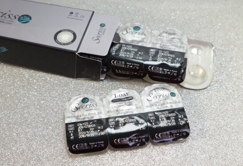 오렌즈 시크리스 3콘 
원데이 제품이라 집에 오기 전에 그냥 빼서 버리면 되니까 이런게 은근히 진짜 편하고요?ㅋㅋ