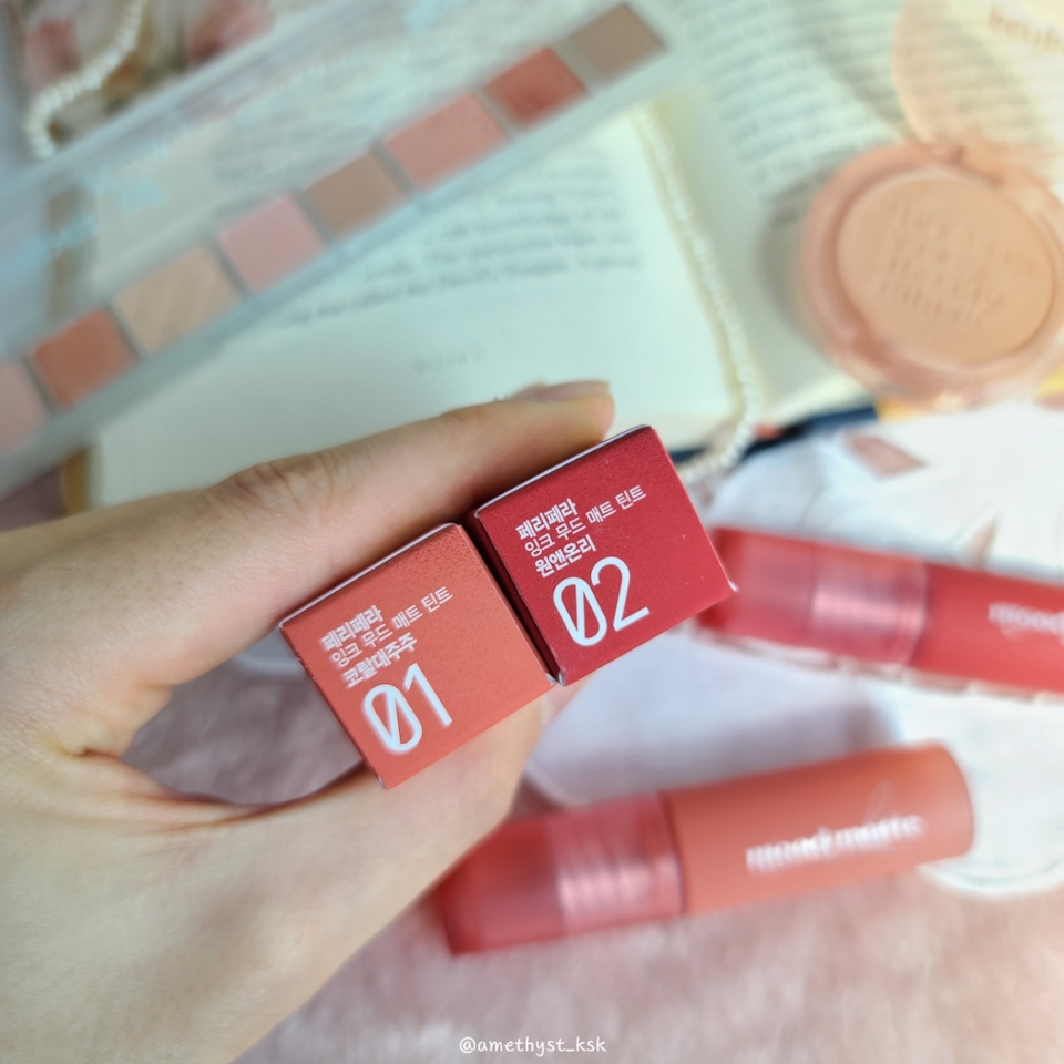 저는 총 2컬러를 사용해보았는데,
01 코랄대주주
: 모든 콜랄을 모마모아 코랄계의 
대주주가 된 소프트 코랄
02 원앤온리
: 핑크와 플럼이 적절하게 블렌딩되어
어디에도 없는 쿨톤 맞춤 핑크 플럼

두 컬러를 사용해봤어요!





