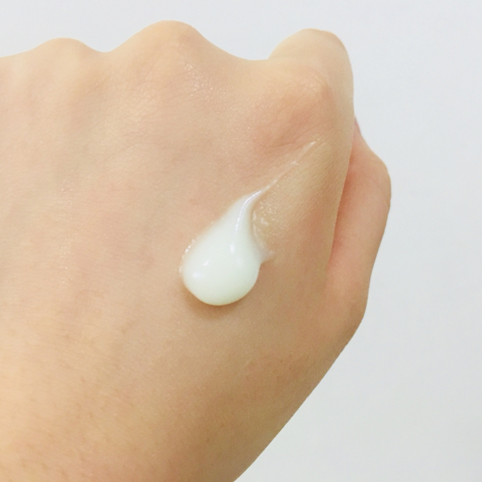 바르는 순간 굉장히 촉촉하고 시원하구요.!