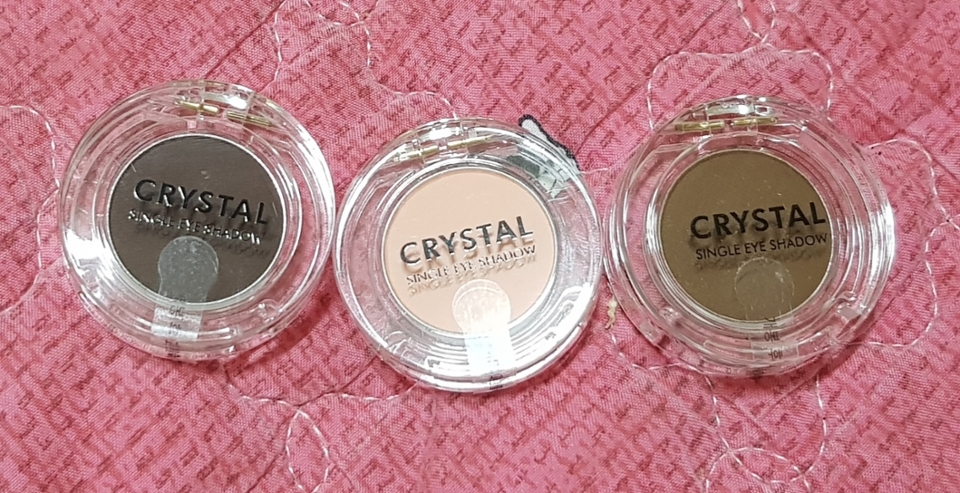 구매한 아이섀도우에요.