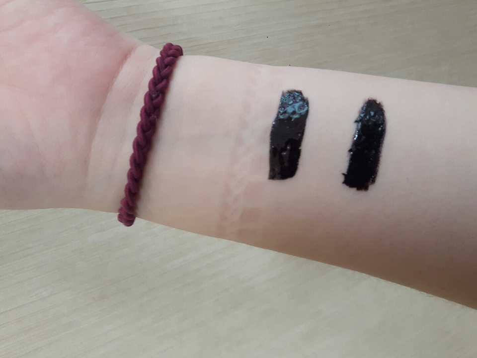 위에게 홀리카
밑에가 에뛰드에용
둘이 냄새가 어쩜 이리 똑같은지... 쩝

에뛰드가 더 회색이 돌구용
근데 너무 진한 회색이에여 그래서 좀 부담 스럽고 이데 좀 더 잘 지워져용 그런데 이 아인 팁이 얇아서 그리기가 편해용