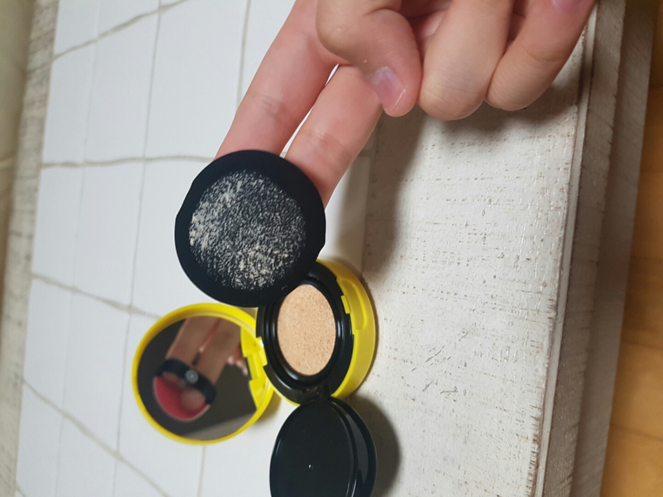 양은 많은편은 아닌거같네요 나름 꾸욱~ 눌렀지만 저정도밖에 안묻은걸보아서!!