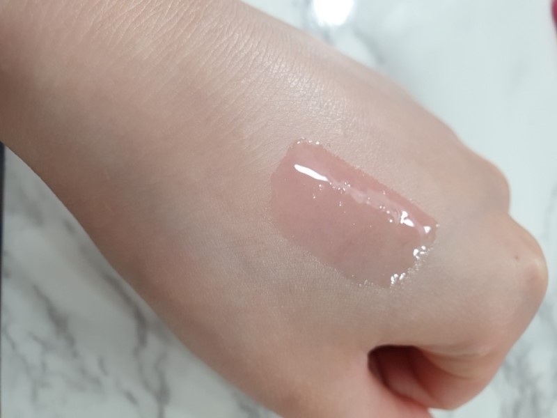 
핑크빛 립오일 위에 한번 발라볼까요?
이렇게 쓸 일은 아마 없겠지만... 존예니까...?