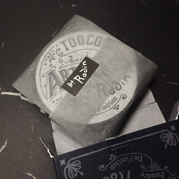 포장지에서 나올때 저는 이 한지? 같은 연한 먹색이 너무 맘에 들었어요💕