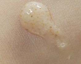 요로코롬 쿠션같은 텍스처라서 오일이 흘러내릴 걱정이 없어요
러빙할수록 바디 팩 한 듯 쫀쫀함은 덤이네요