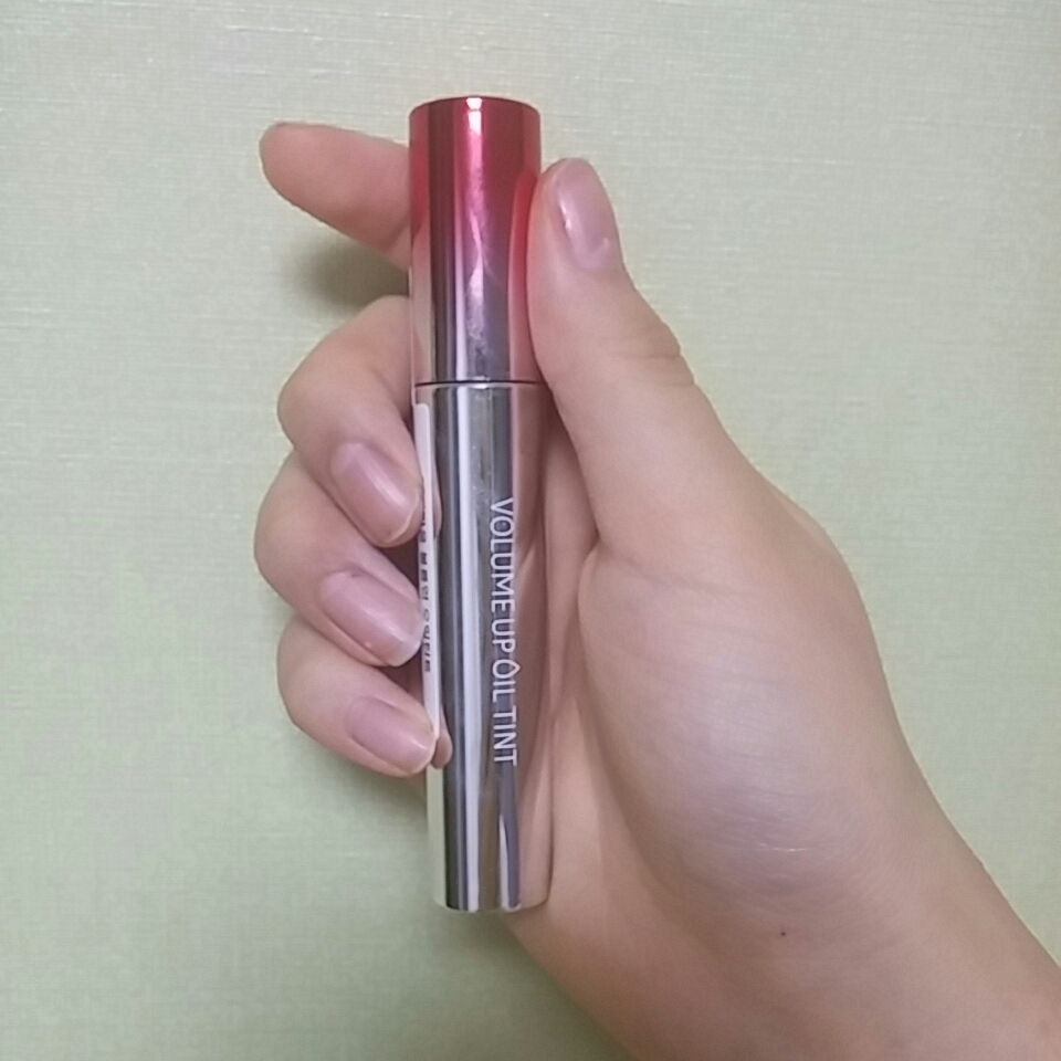 통 멋잇죠?? 로드샵에서 이런디자인을본적이없엇는데요번에건졋네요~!
약간 로레알?쿠션틴트스타일?되게비슷한거같아요