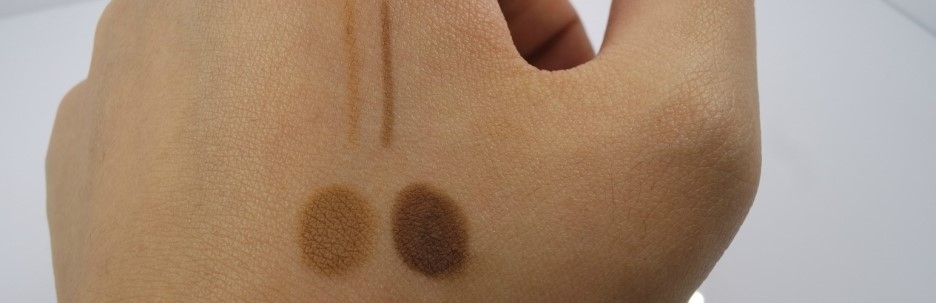 왼쪽이 라이트브라운, 오른쪽이 다크브라운!
눈썹그리는거 어려워하시는 분들도 은근 있는것 같고,
아무래도 아이브로우 리뷰니까 눈썹에 사용한 모습을 보여드리는게 좋을 것 같아서
원더드로잉 스키니 아이브로우를 사용해서 제가 눈썹그리는 단계를 찍어보았어요