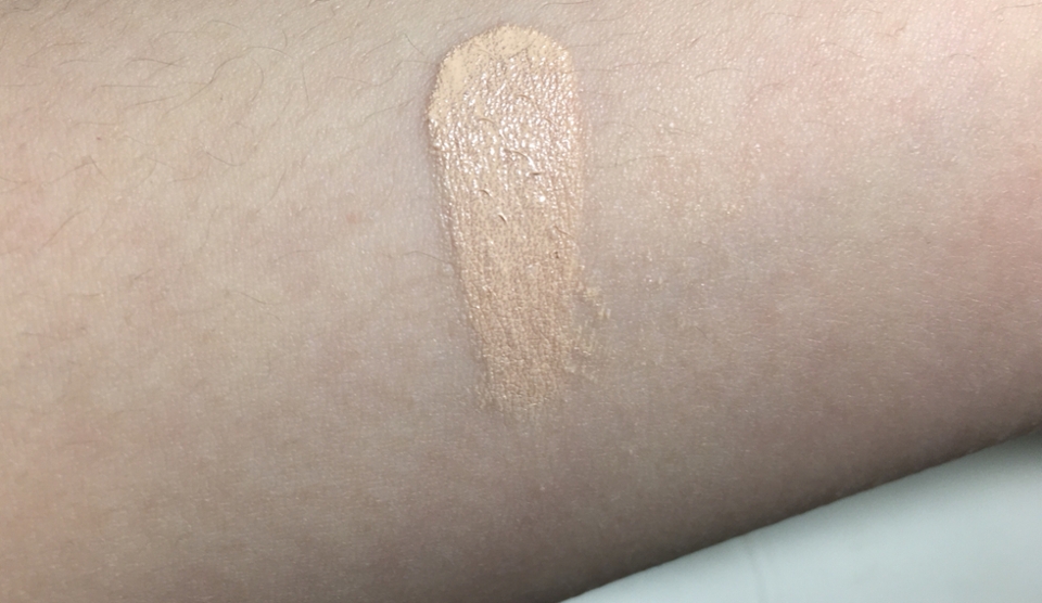 이렇게 발랐습니다! 사진상으로는 되게 노랗게 나왔는데 실제로는 조금 핑크기가 돌아요!