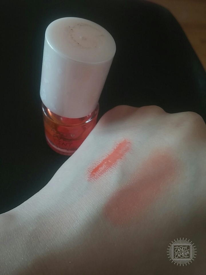 칠하면 왼쪽처럼 되있고,칠한거를 톡톡 두드리면 오른쪽처럼 됩니다!!