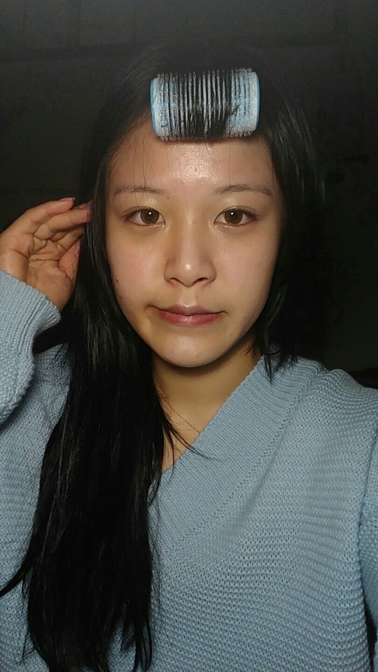 쌩얼을준비해요..노란내피부ㄷㄷ저는 촉촉하고광이나지만어느정도커버가되는걸좋아해요!