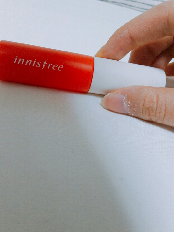 1.이니스프리 에코금잔화 꽃물틴트 
이건 레드/핑크와 섞어 바를때 빛을 발해요!!
좀 연해서 몇번 발라야 합니둥😇