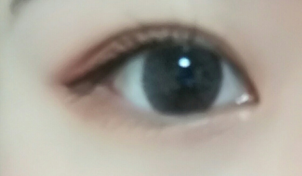 착용샷 입니다! 실제랑 비슷해보일려고 일반카메라로 찍었는데.... 많이 비슷해보이지 않네요..실제로 보면 더이쁘답니다~♥