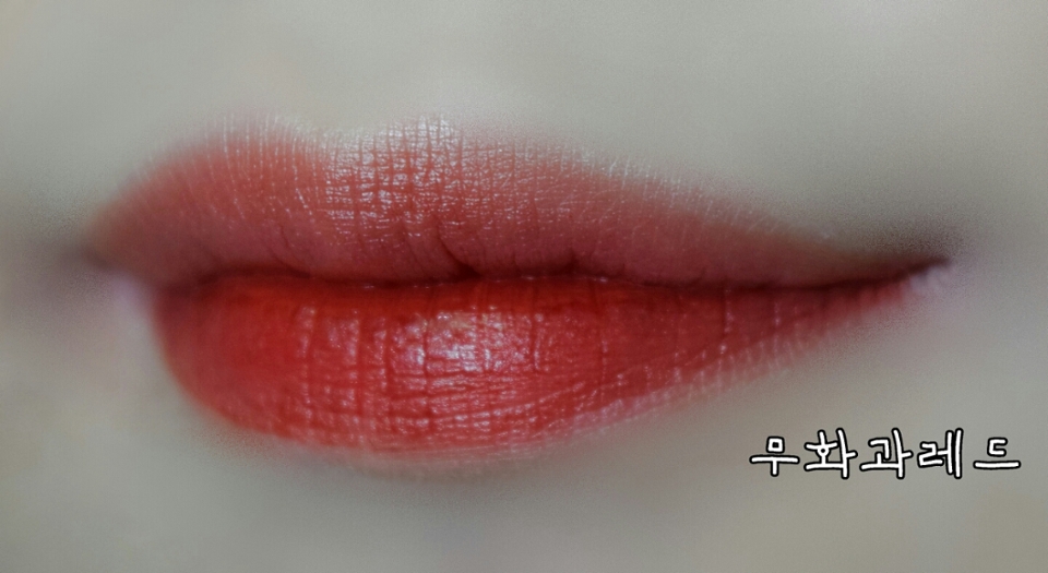 전 결국 둘중 고르지못하고두개다 사버렸어요
후회안하고 넘나잘쓰는중이예요

재미있게보셨다면 좋아요&팔로우 감사합니다