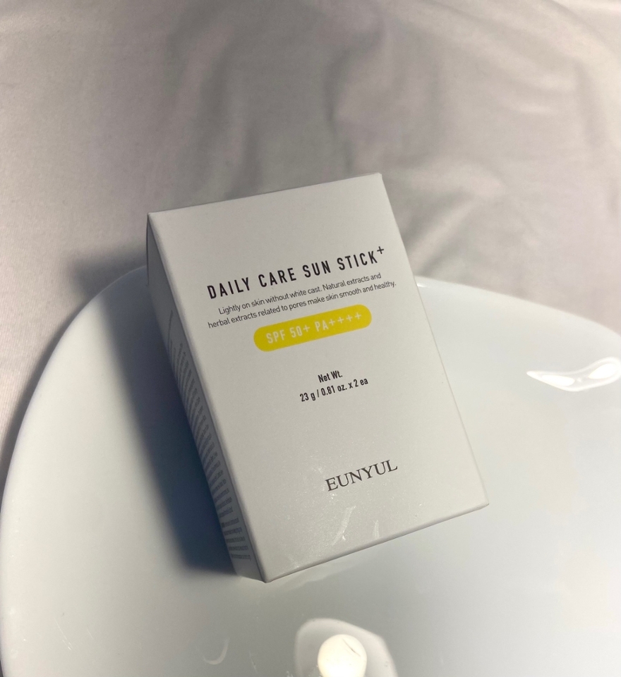은율 데일리 케어 선스틱 / SPF 50+ PA++++ / 23g
•
•
•

은율 선스틱은 2개 15000원대로 가격이 정말 저렴해서 한번 구매해보았어요! 배송은 하루만에 왔고 안전하게 배송왔습니다. 일단 디자인이 깔끔하고 저렴해서 들고왔는데 본격적인 리뷰 시작해볼게요 💛💛