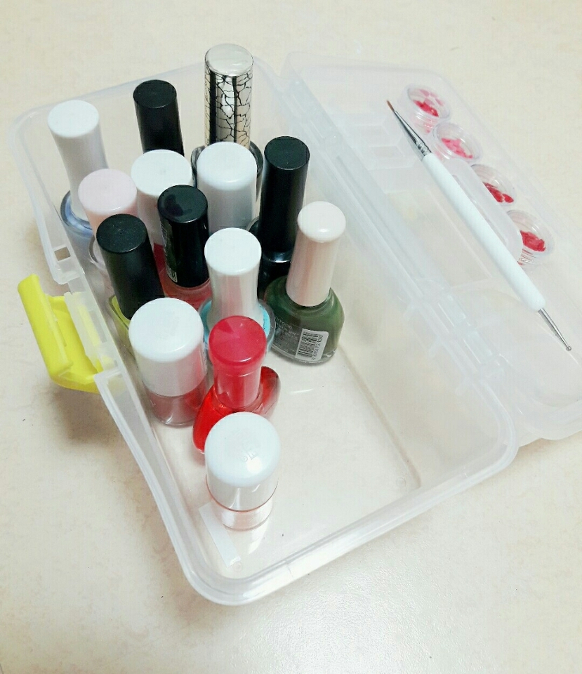 네일 매니큐어는 구급상자 크기에 정리하면 다 들어가고 딱 맞아용