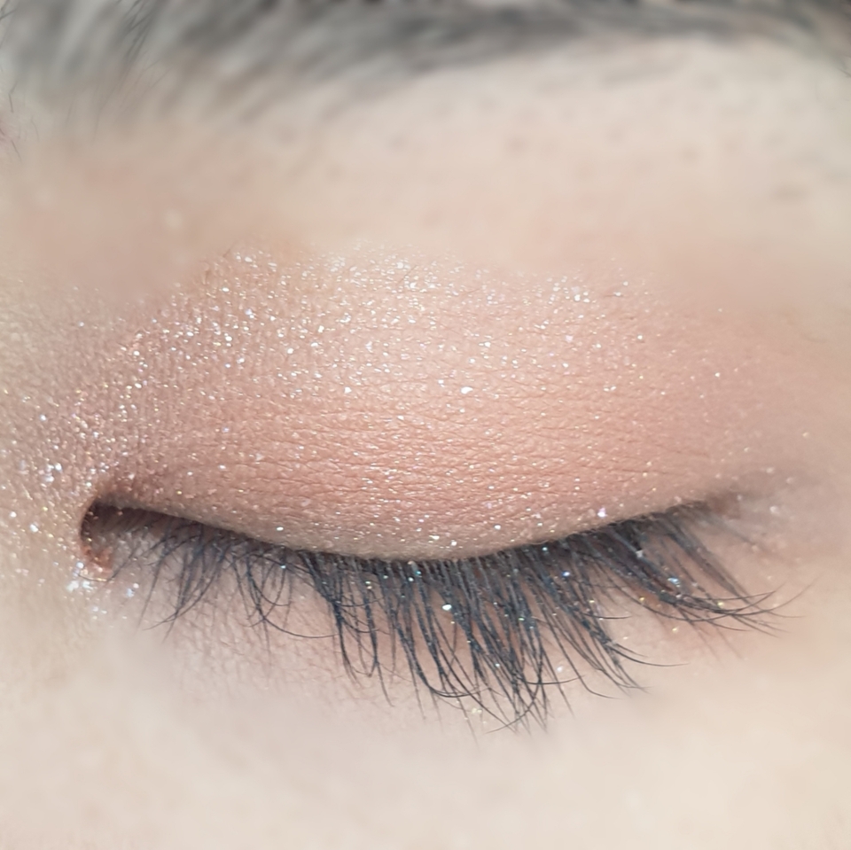 4번을 눈 앞머리와 중앙에 올려줍니다