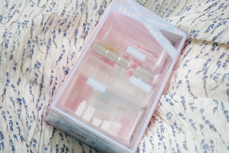 생각보다 더 귀여운 냉장고에요~~~

예전에 캐리어로 나왔을때는 별로 구매욕구 없었는데
냉장고 왤케 귀여움...
덕력상승함ㅋ

립글리터도 사고싶었는데
일찌감치 품절이던...ㅠㅠㅠ
