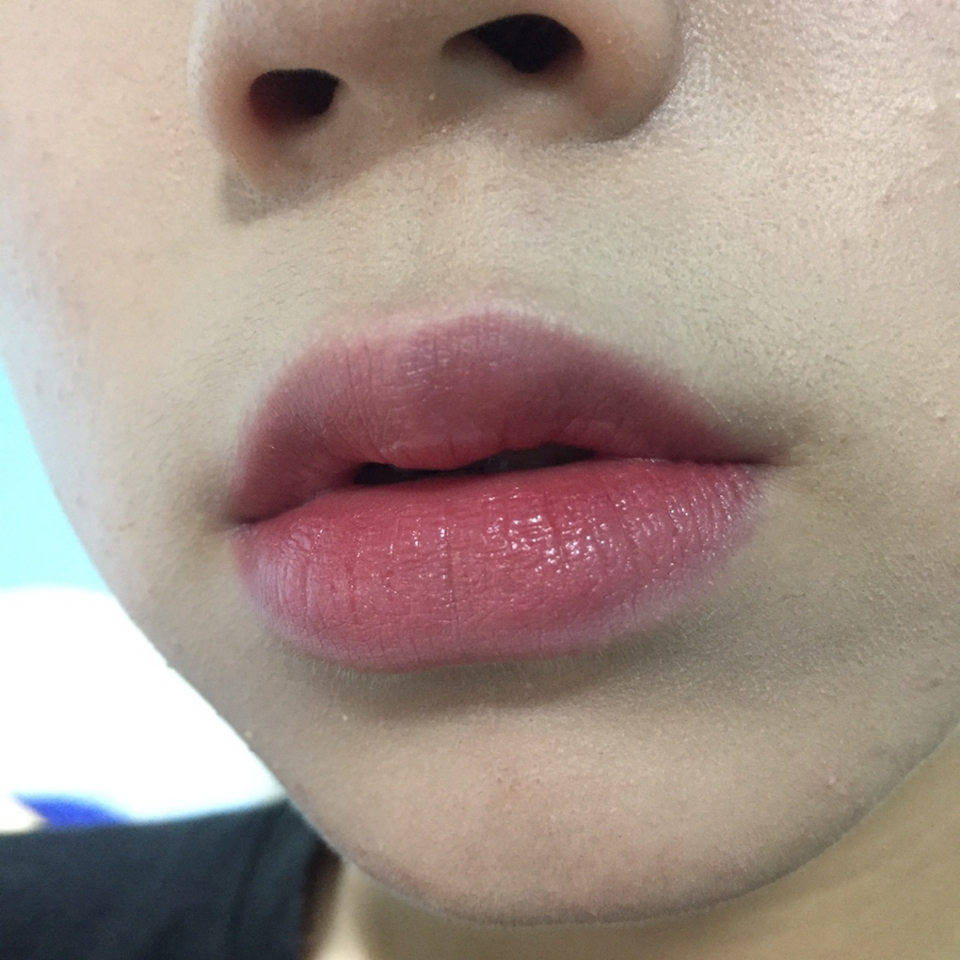 안쪽을 중심으로 그라데이션으로 발라줬어요