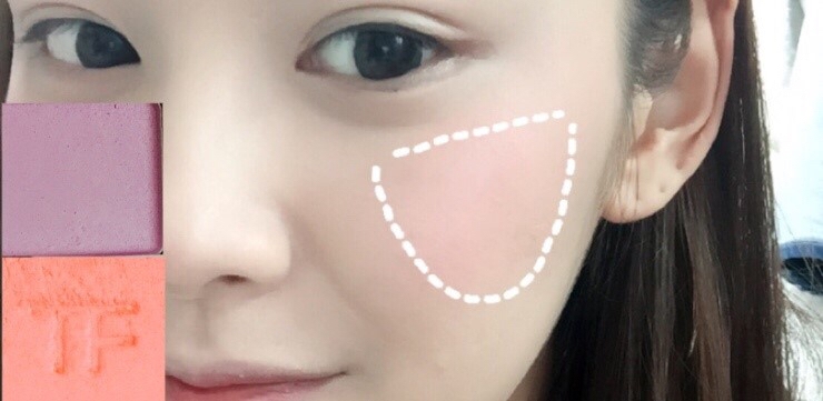 (제가 가이드라인을 너무 넓게 잡아놨어용 ㅠㅠ 수전증.... 😞ㄷㄷㄷ) 

#블러서 

코끝을 넘어가지않게 핑크핑크한 블러셔를 사용해주신후 라벤더색 블러셔를 한번 더 올려줘서 오묘~ 한 색을 만들어주었습니다! 


