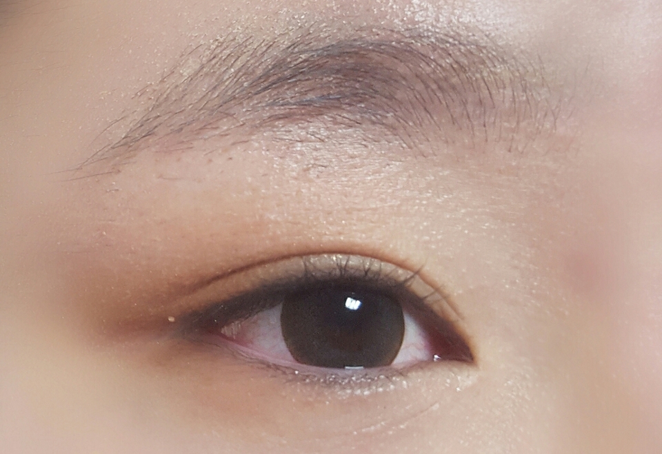 블랙 리퀴드아이라이너로 점막을 채워줍니다.