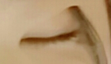 눈깜았을때 위치가좀... 어정쩡