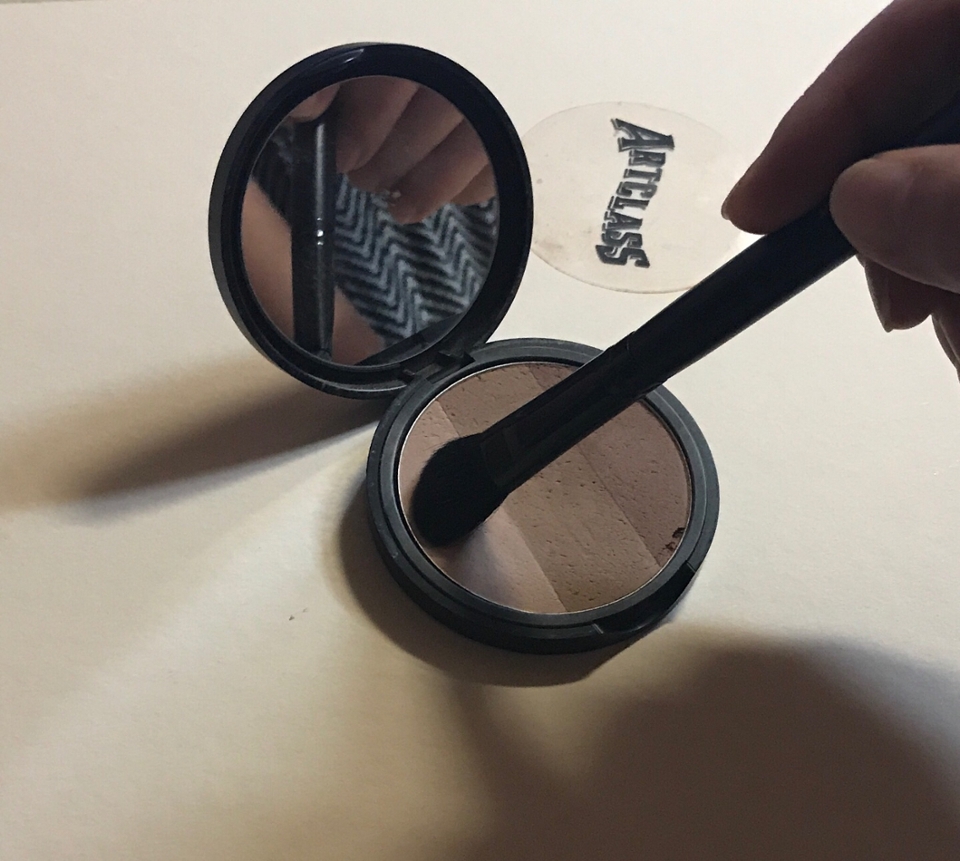 쉐이딩의 첫번째로 밝은 색상으로 경계를 풀어줍니다👆