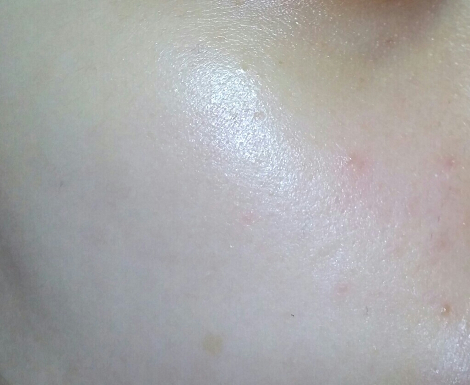 바른직후에는 요런 광이나는데 촉촉합니댜
