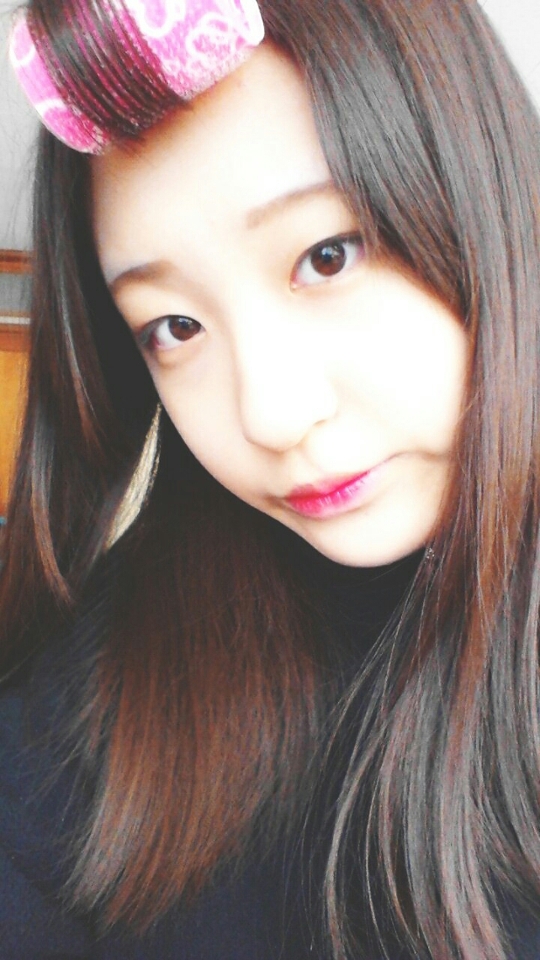 토니모리 쿨링미 프루프 립톤 겟잇 틴트 워터 바 1호 레드 인 레드를 입술 안쪽에만 펴 바르고 아리따움 마이크로 마스카라 1호 블랙을 빗어준다는 생각으로 하면 화장 끝!