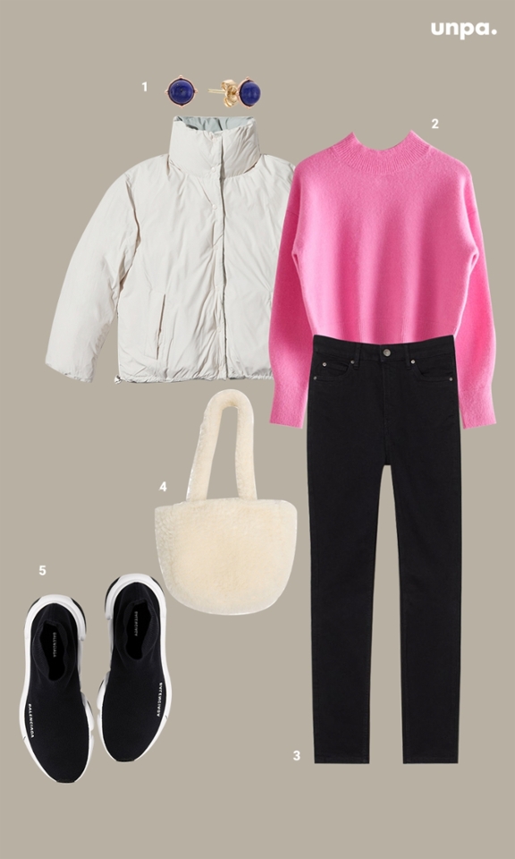 1.ANNA SUI AESK4P20673S-L
2.&other Stories 모크 넥 스웨터
3.H&M 스키니 하이웨이스트 진
4.스타일난다 뽀송플리스 앙증토트숄더백
5.BALENCIAGA SPEED 리사이클드 스니커즈

칙칙한 겨울룩말고,
산뜻하고 사랑스럽게 입고 싶다면
이렇게 상의를 비비드 한 컬러로 매치해 보자!
같은 겨울룩이지만 한층 더 산뜻해 보여 ‘ㅅ’

위에는 따뜻하게,
하의는 일자 팬츠로 슬림해 보이면서
겨울 느낌 나는 시즌 악세사리를 활용해
러블리한 데일리룩으로 코디해 보자궁!

.
.
.

여기까지 추운 겨울 책임져줄,
패딩 하나로 완성한 6가지 코디를 소개해 봤어!
안 그래도 겨울옷은 비싼데,
이렇게 잘 입기만 해준다면 패딩 값 완전 뽕뽑을듯♥
잘 참고해서 따뜻하고 멋스러운 겨울 보내길 바래 >.<