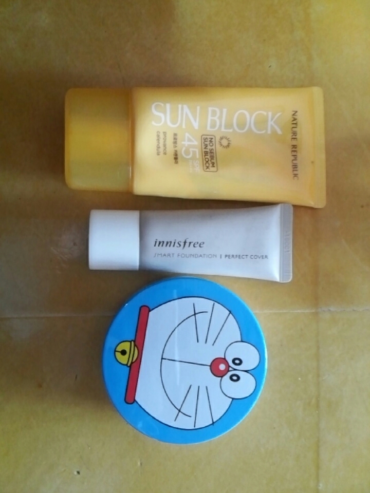 피부제품들~
1.네이처리퍼블릭 프로방스 카렌듈라 노세범 선블록! 매트하고 뽀송뽀송해요👍
2.이니스프리 스마트파운데이션-퍼펙트커버 13호! 많이하얘지는데 건성인분들은..ㅎ😭
3.이건 어퓨에이핏쿠션뽀얀인데 다써서 안에 파데랑미백넣고 다시만들엇어요😍