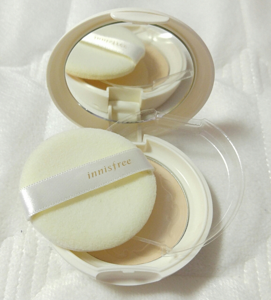 전체적으로 깔끔하고, 열어보면 투명플라스틱 판이 있습니다. 하지만 여닫는 형식이 아니라 좀 불편ㅠㅠ