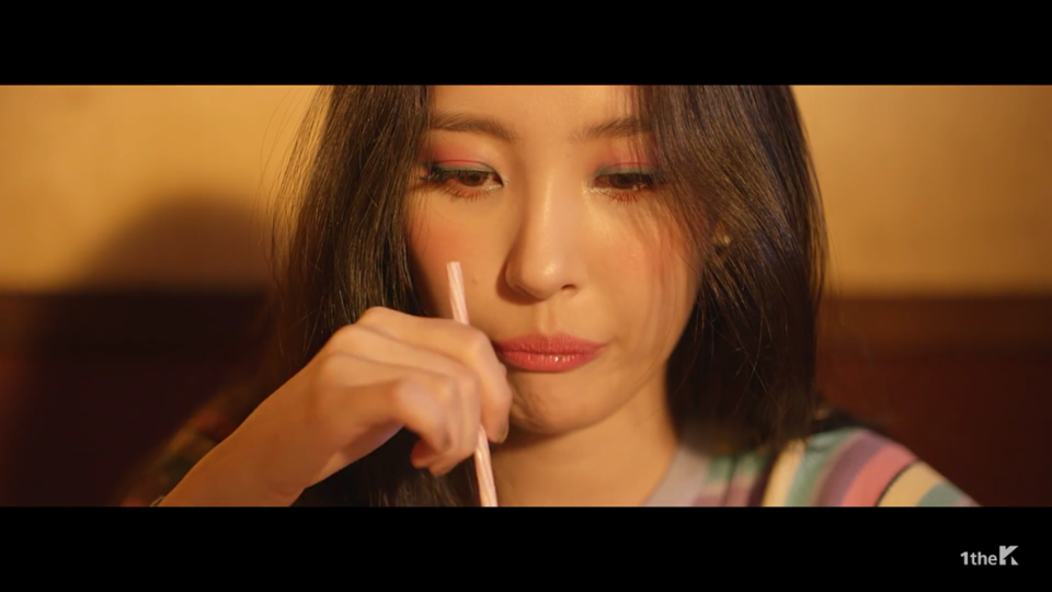 선미 가시나 뮤직비디오를 보면서 직접 캡쳐한 사진인데 아무래도 뮤직비디오는 필터같은게 씌워져 있어서 정확한 색조의 컬러를 알기가 힘들더라구요!